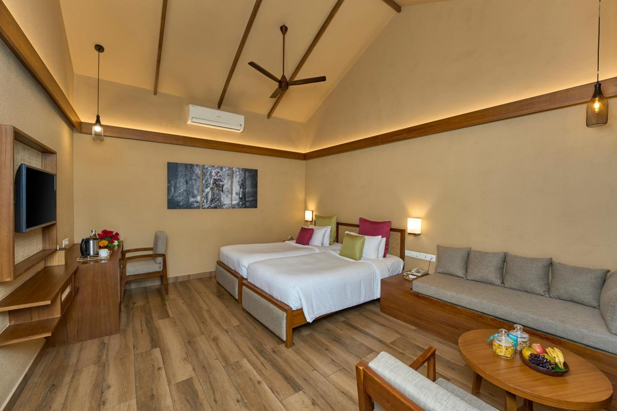 คาร์เดมัม เคาน์ตี รีสอร์ต Hotel เทกคาดี ภายนอก รูปภาพ