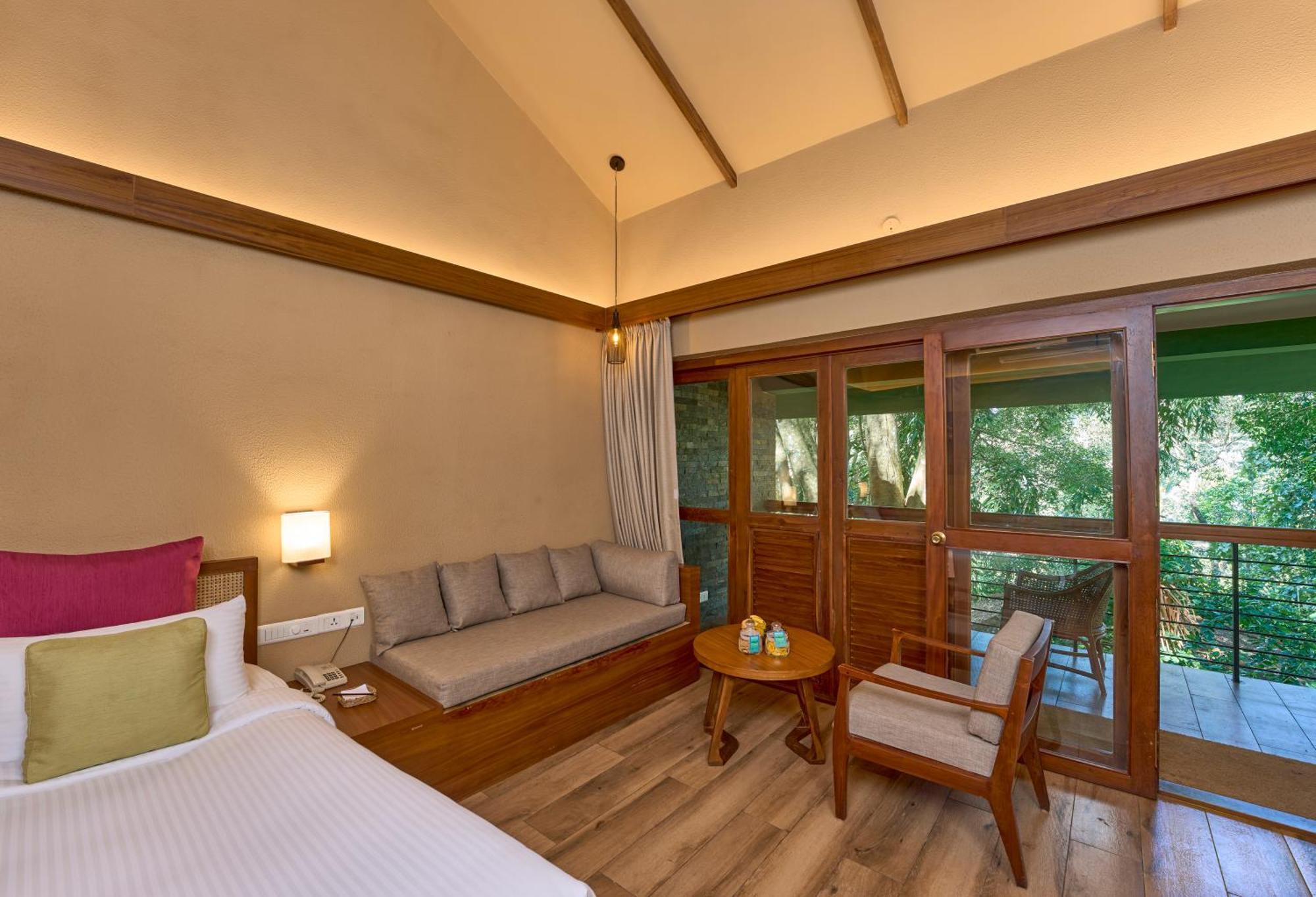 คาร์เดมัม เคาน์ตี รีสอร์ต Hotel เทกคาดี ภายนอก รูปภาพ